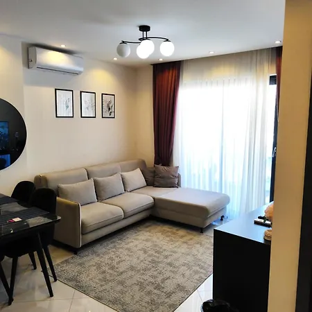 5 Star Facilities/walking Distance To Amenities And The *