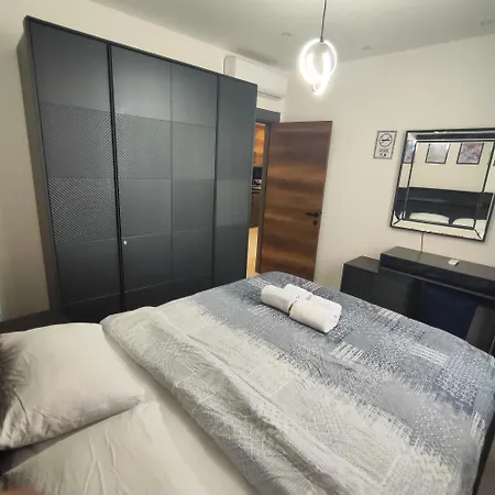 5 Star Facilities/walking Distance To Amenities And The *