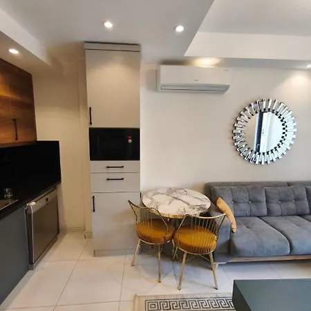 5 Star Facilities/walking Distance To Amenities And The *