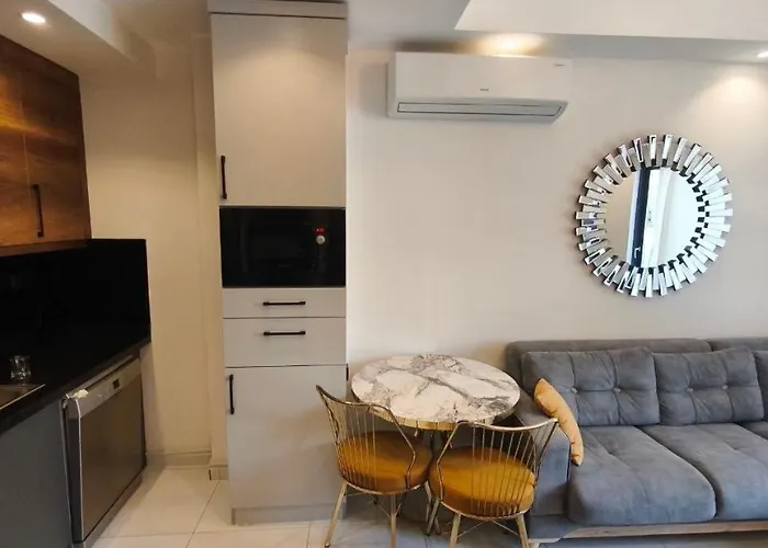 5 Star Facilities/walking Distance To Amenities And The *