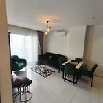 5 Star Facilities/walking Distance To Amenities And The *