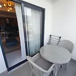5 Star Facilities/walking Distance To Amenities And The Apartmán *