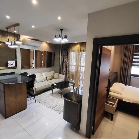 Apartment 5 Star Facilities/walking Distance To Amenities And The