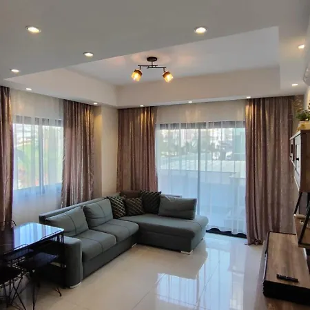 5 Star Facilities/walking Distance To Amenities And The דירה