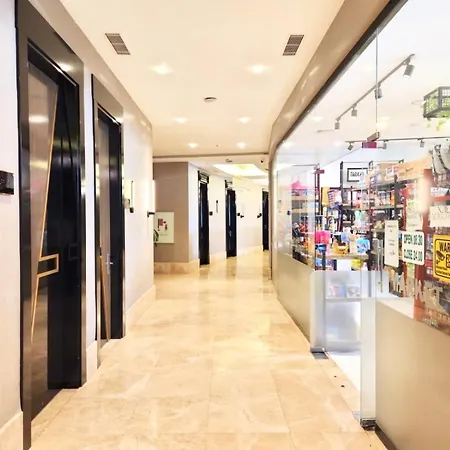 Apartment 5 Star Facilities/walking Distance To Amenities And The *
