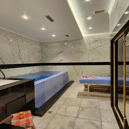 5 Star Facilities/walking Distance To Amenities And The Apartment