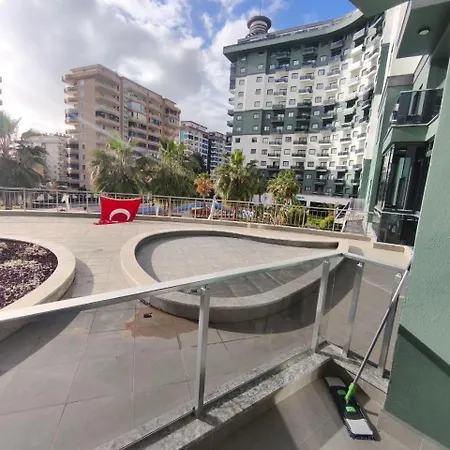 5 Star Facilities/walking Distance To Amenities And The *