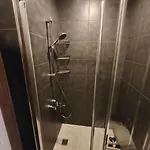 5 Star Facilities/walking Distance To Amenities And The Apartman *
