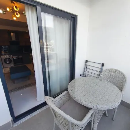 5 Star Facilities/walking Distance To Amenities And The דירה *