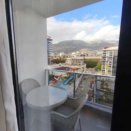 5 Star Facilities/walking Distance To Amenities And The